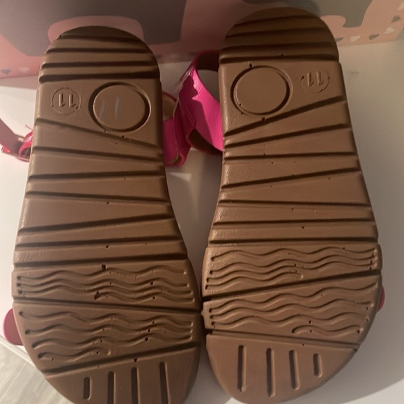 NWT fuchsia sandal for toddler child - Picture 3 of 5